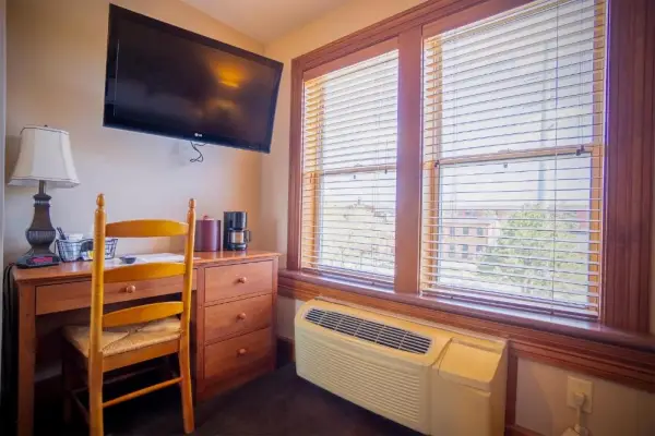 Nuk's Executive Suites 7