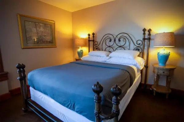 Nuk's Executive Suites 8